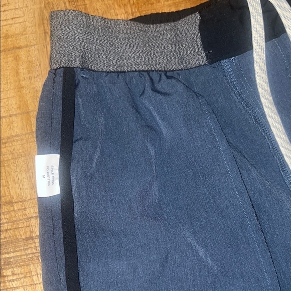 Vuori Blue Athletic Shorts Lightweight Modern Design - Picture 4 of 5